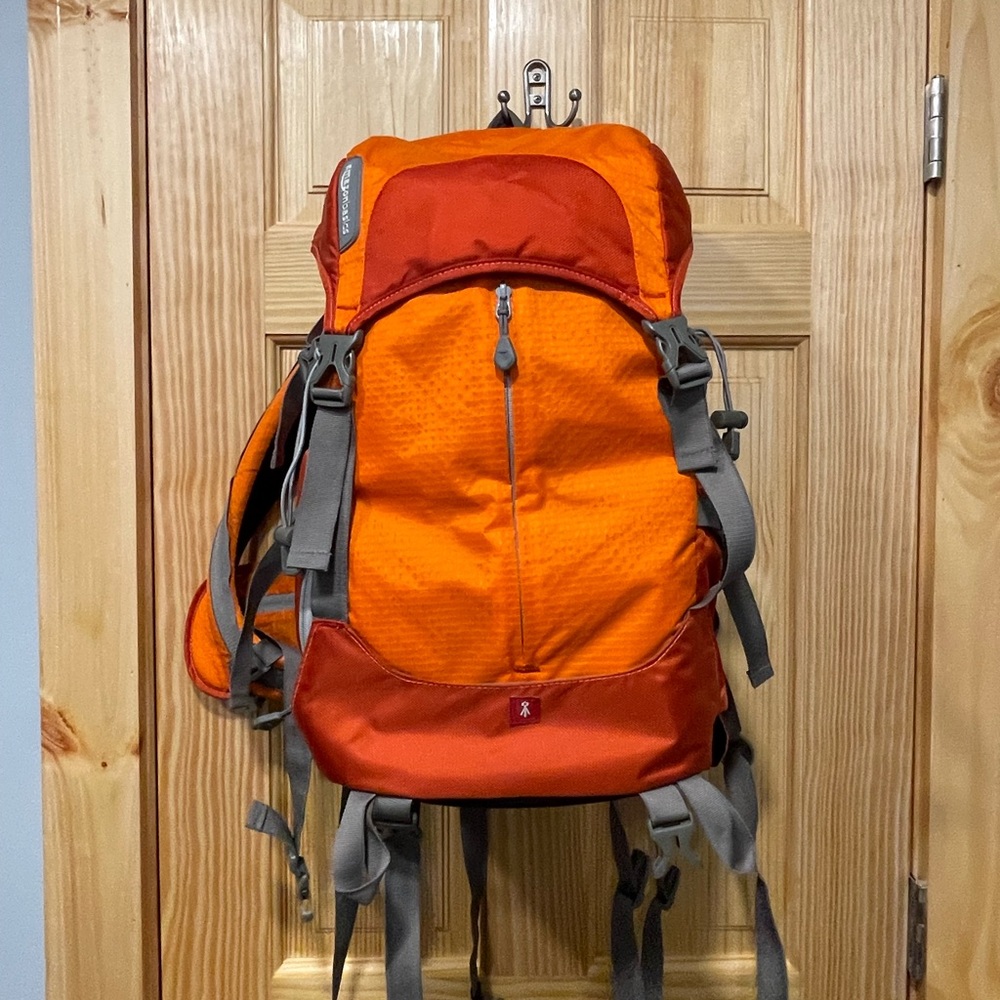 Amazon basics camera backpack